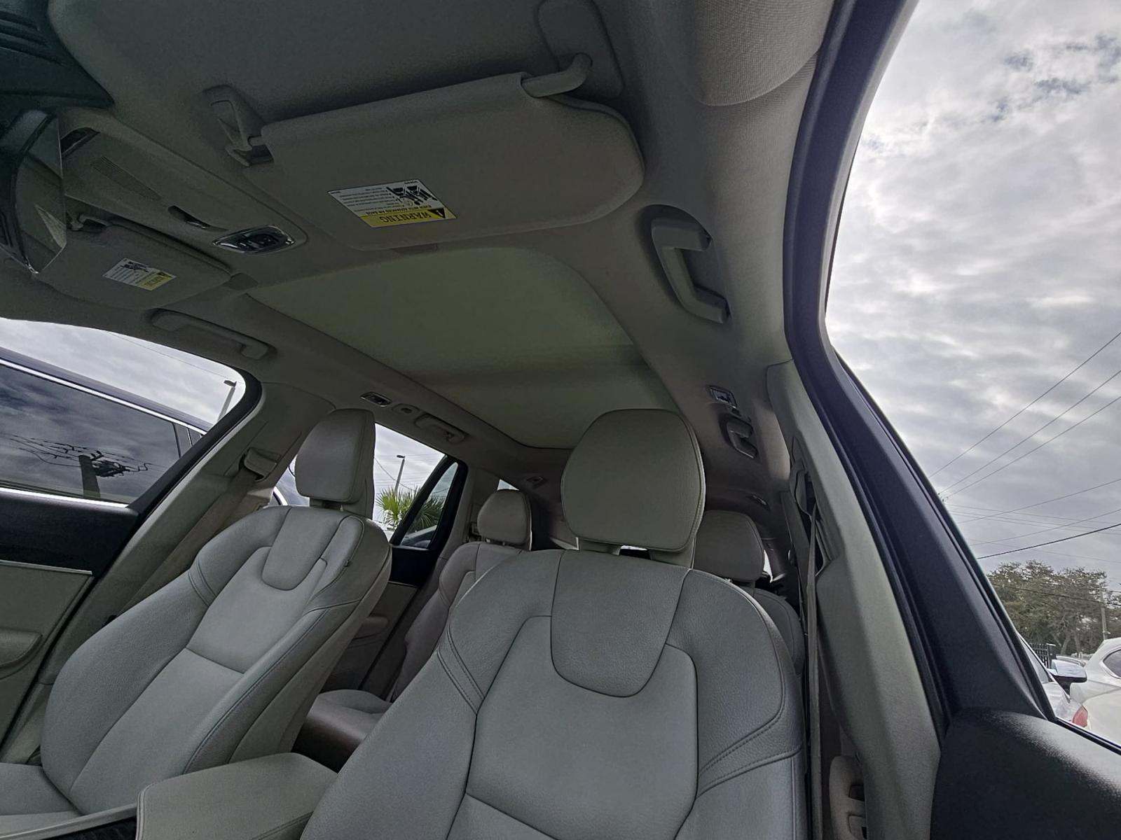 2019 Volvo XC90 T5 Momentum FWD