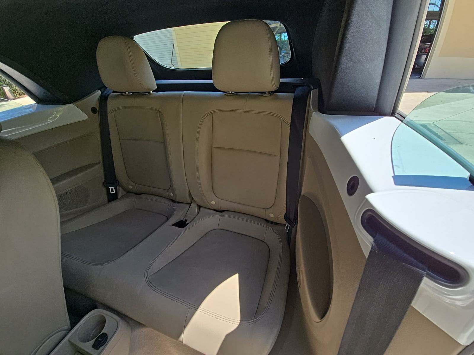 2013 Volkswagen Beetle 2.5L FWD