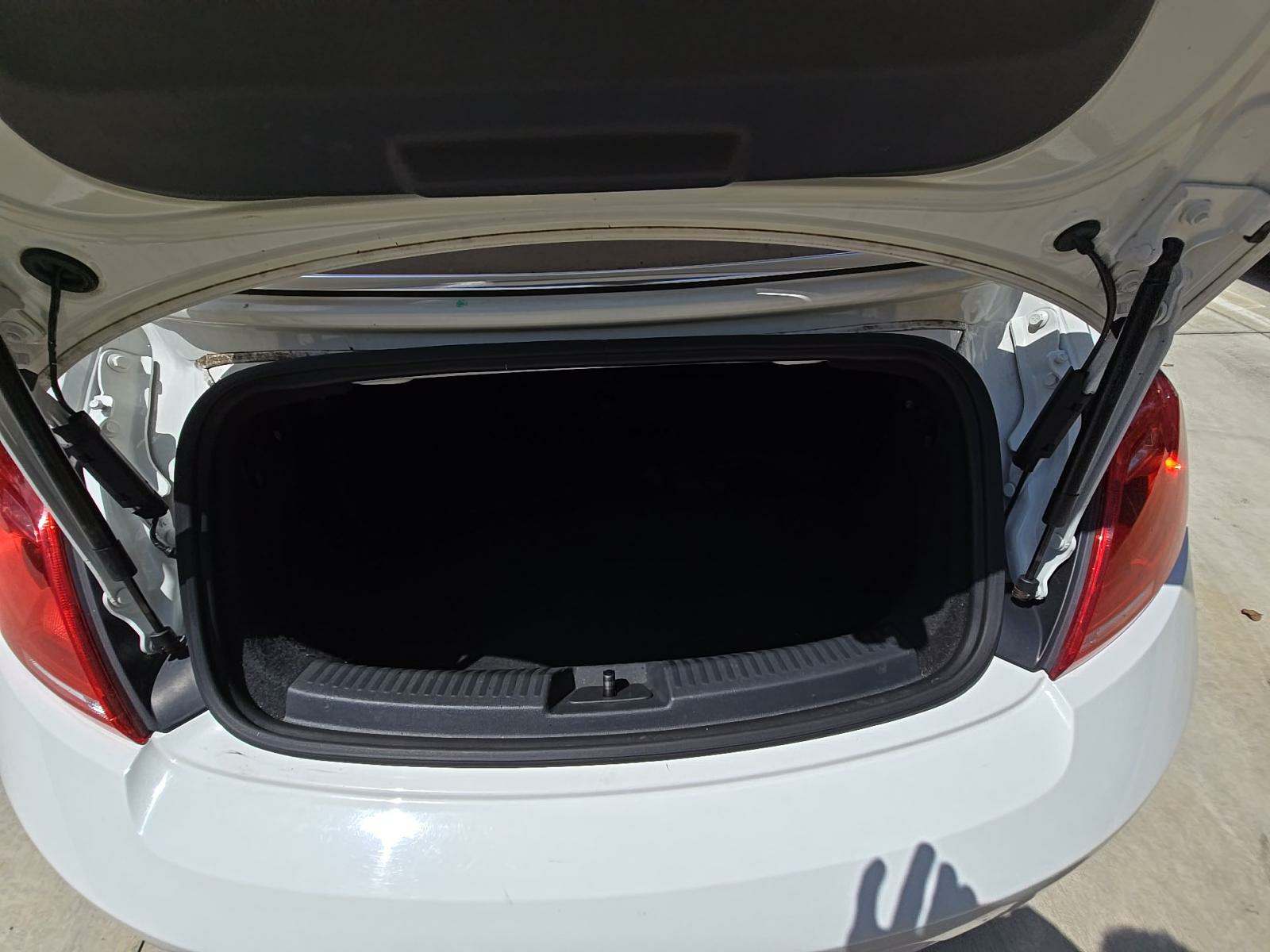 2013 Volkswagen Beetle 2.5L FWD