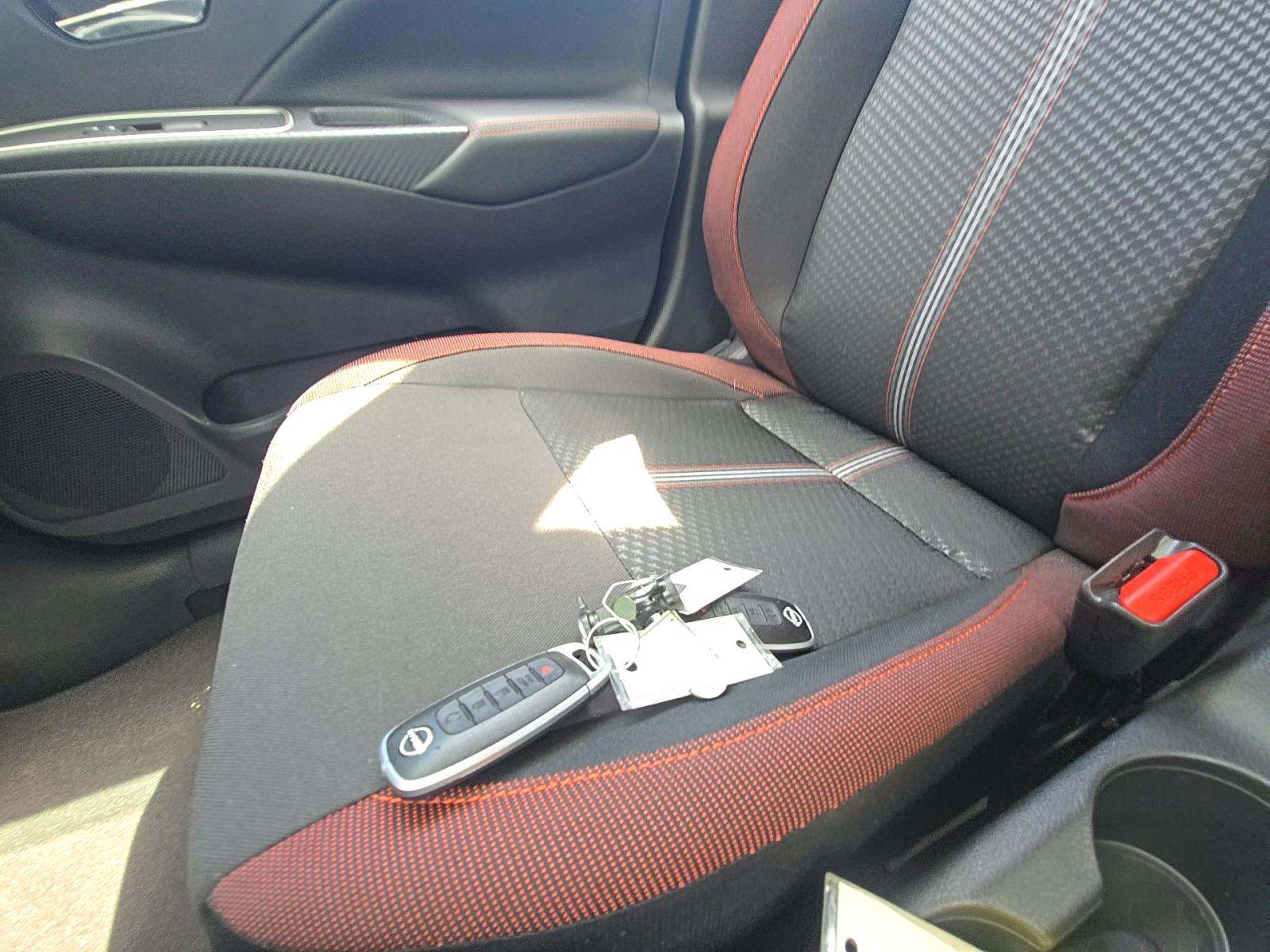 NISSAN VERSA - 8