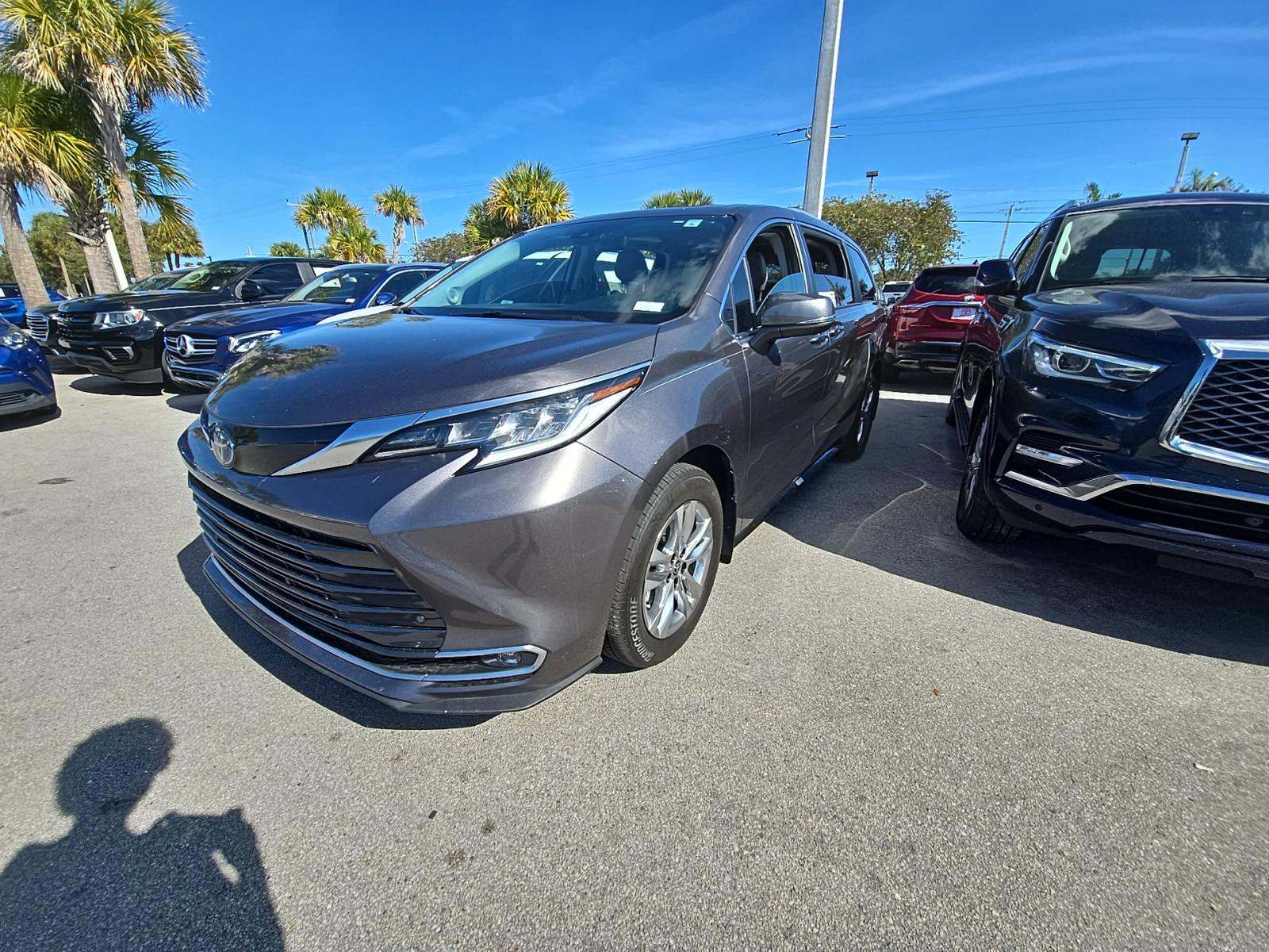 2024 Toyota Sienna Limited FWD