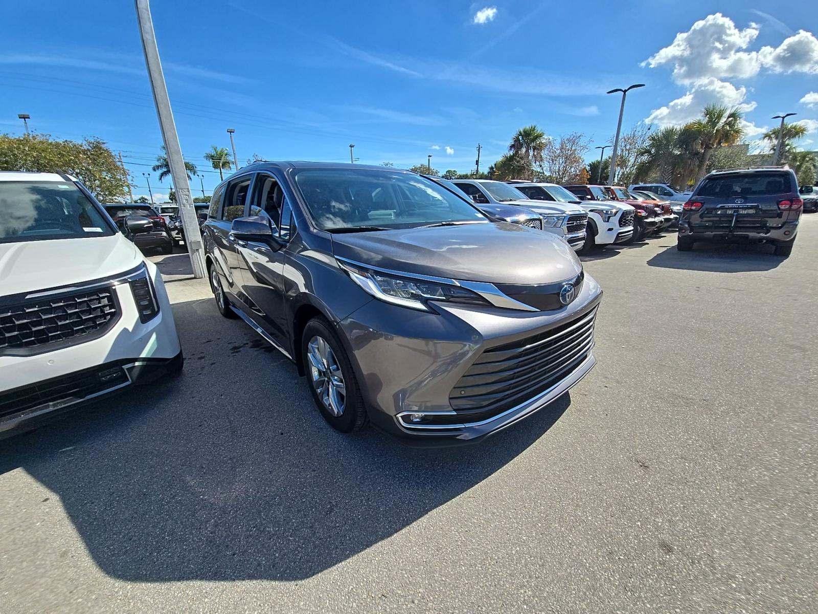 2024 Toyota Sienna Limited FWD