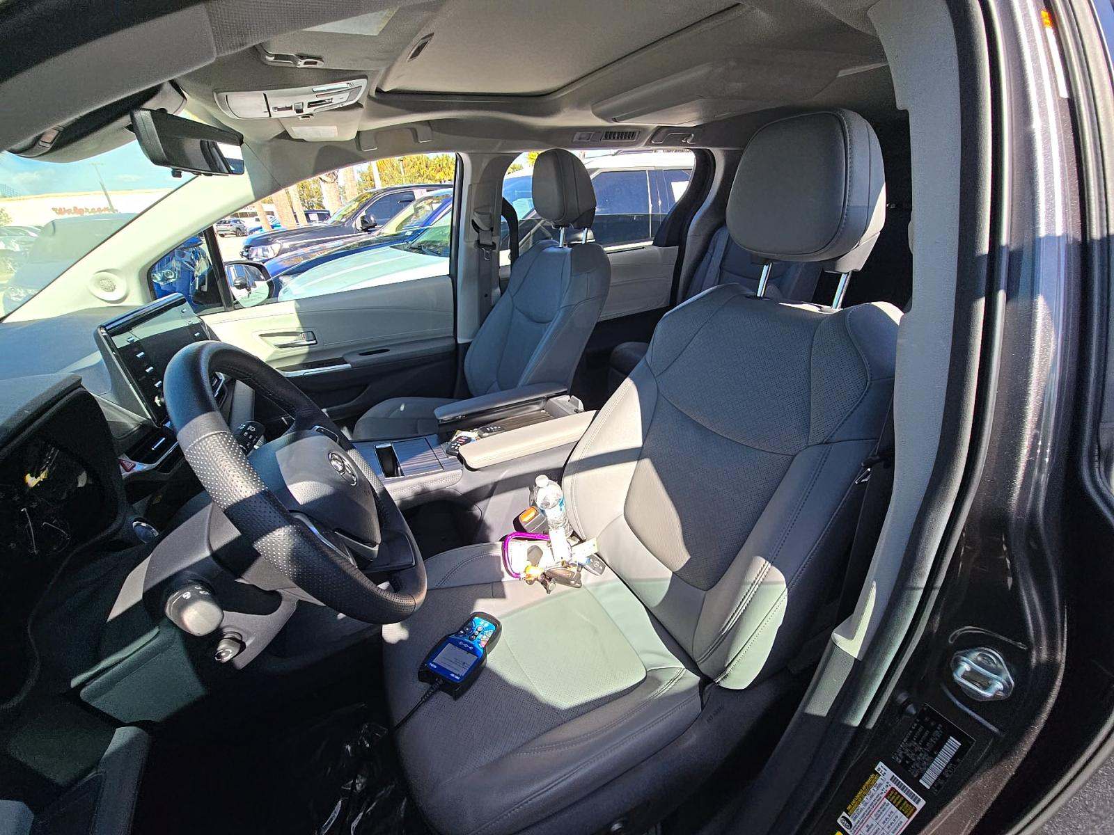 2024 Toyota Sienna Limited FWD