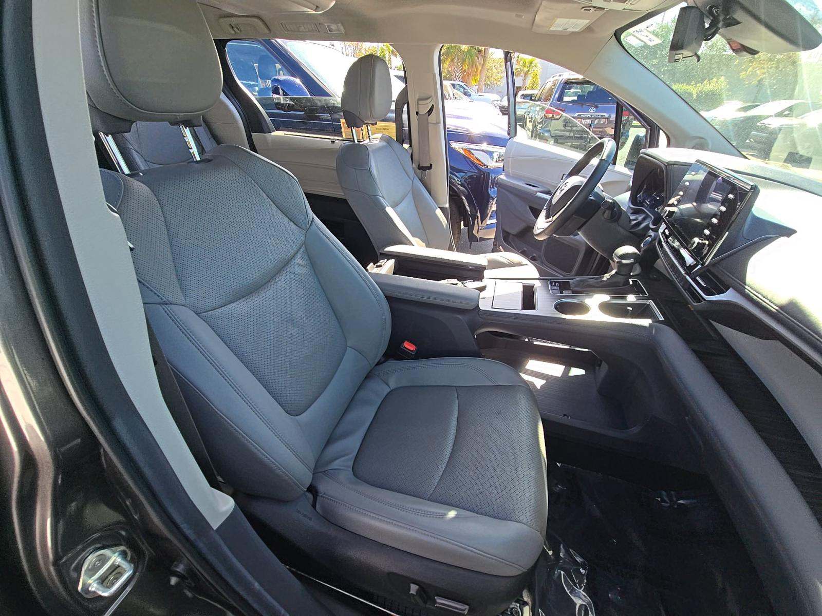 2024 Toyota Sienna Limited FWD