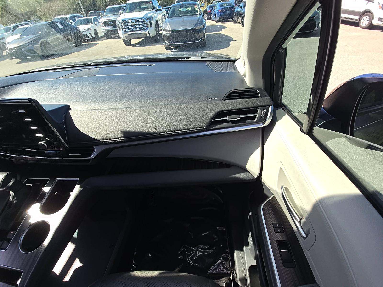 2024 Toyota Sienna Limited FWD