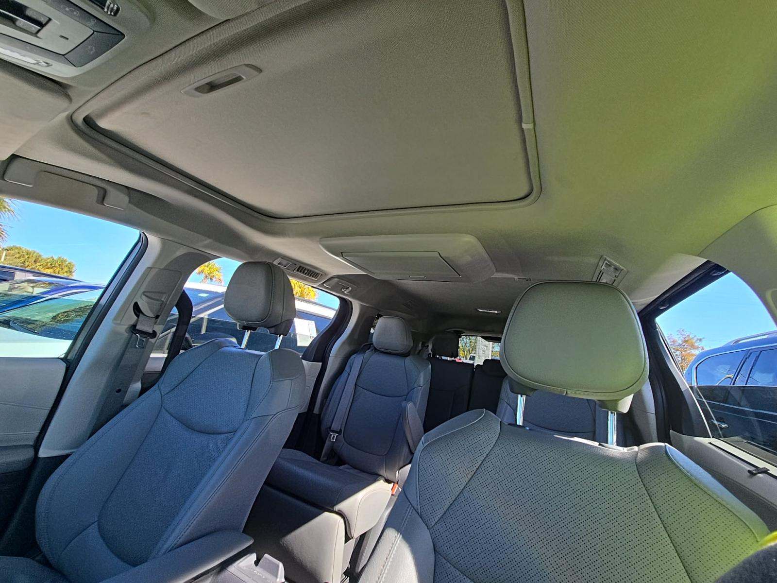 2024 Toyota Sienna Limited FWD