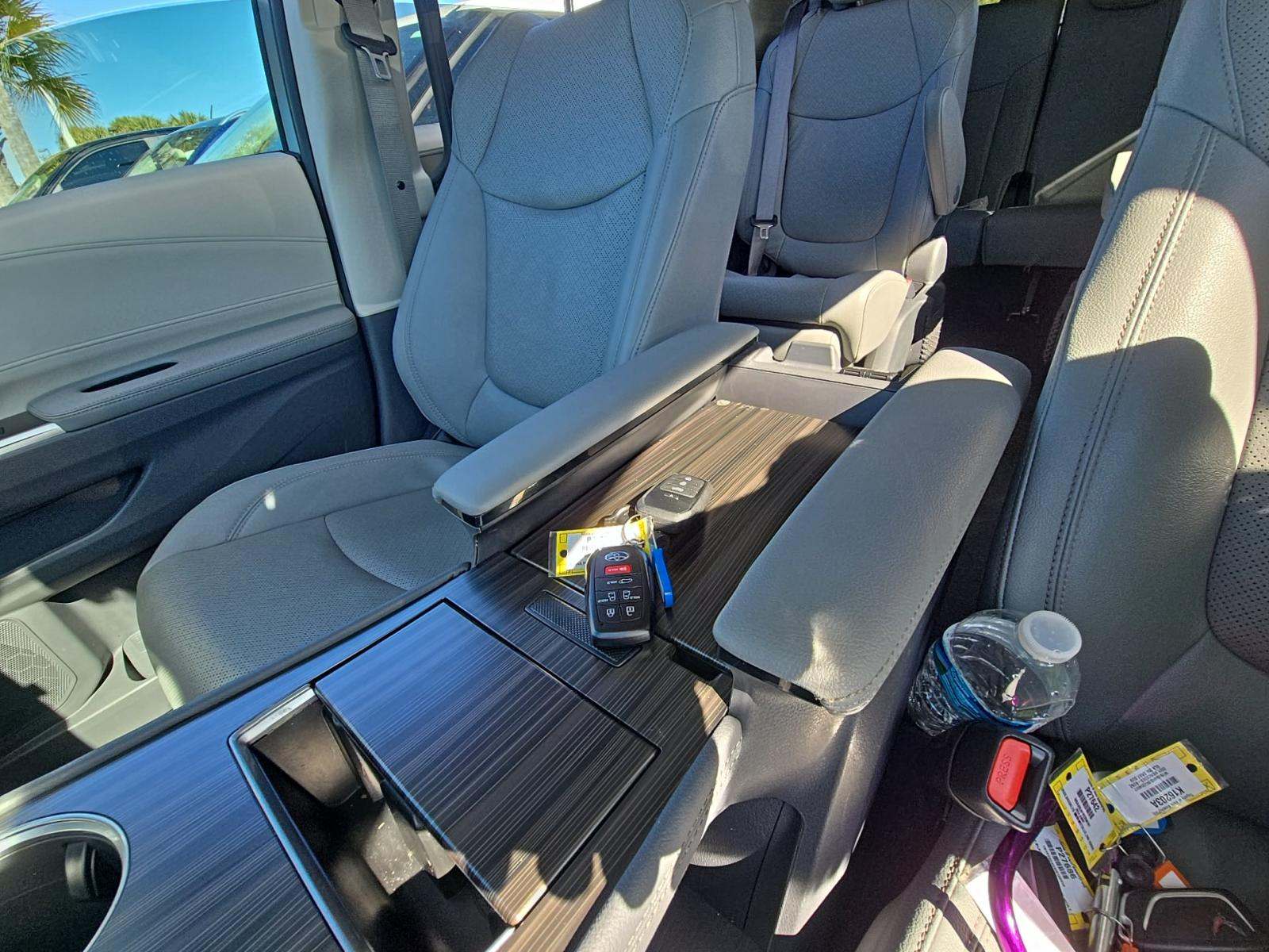 2024 Toyota Sienna Limited FWD