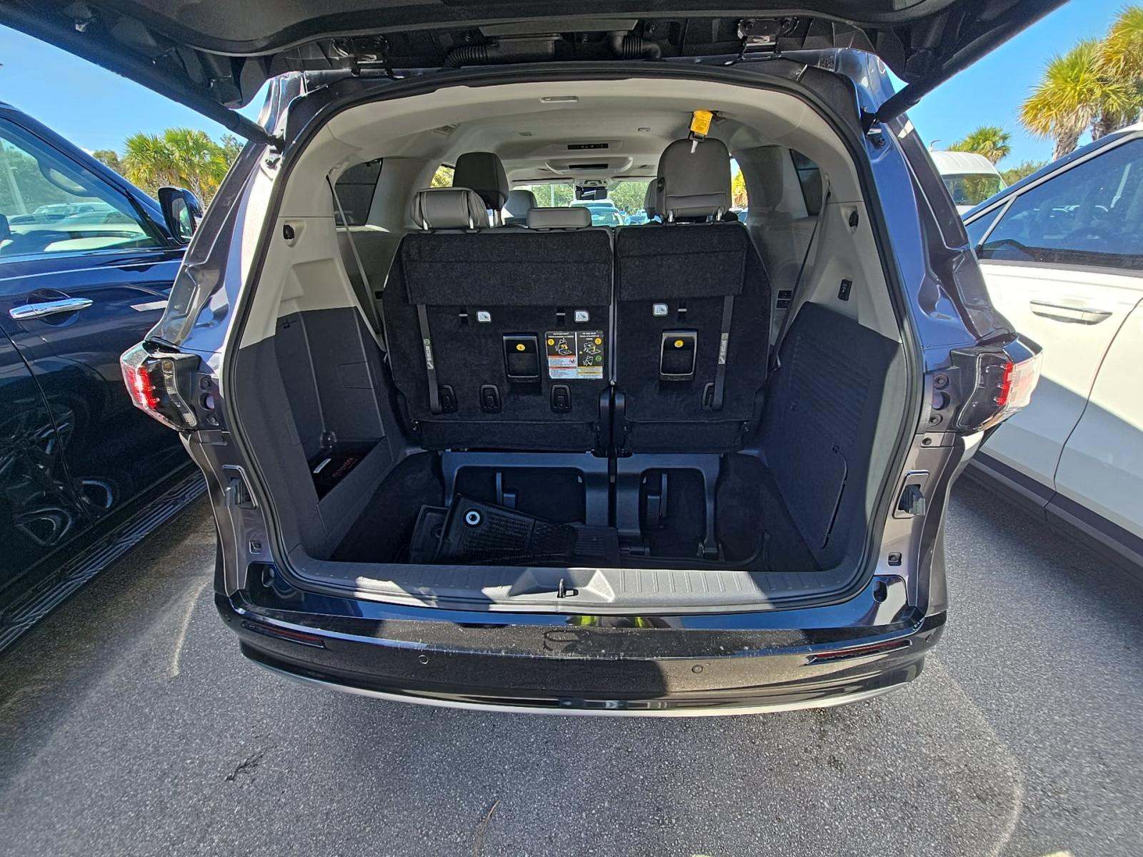 2024 Toyota Sienna Limited FWD