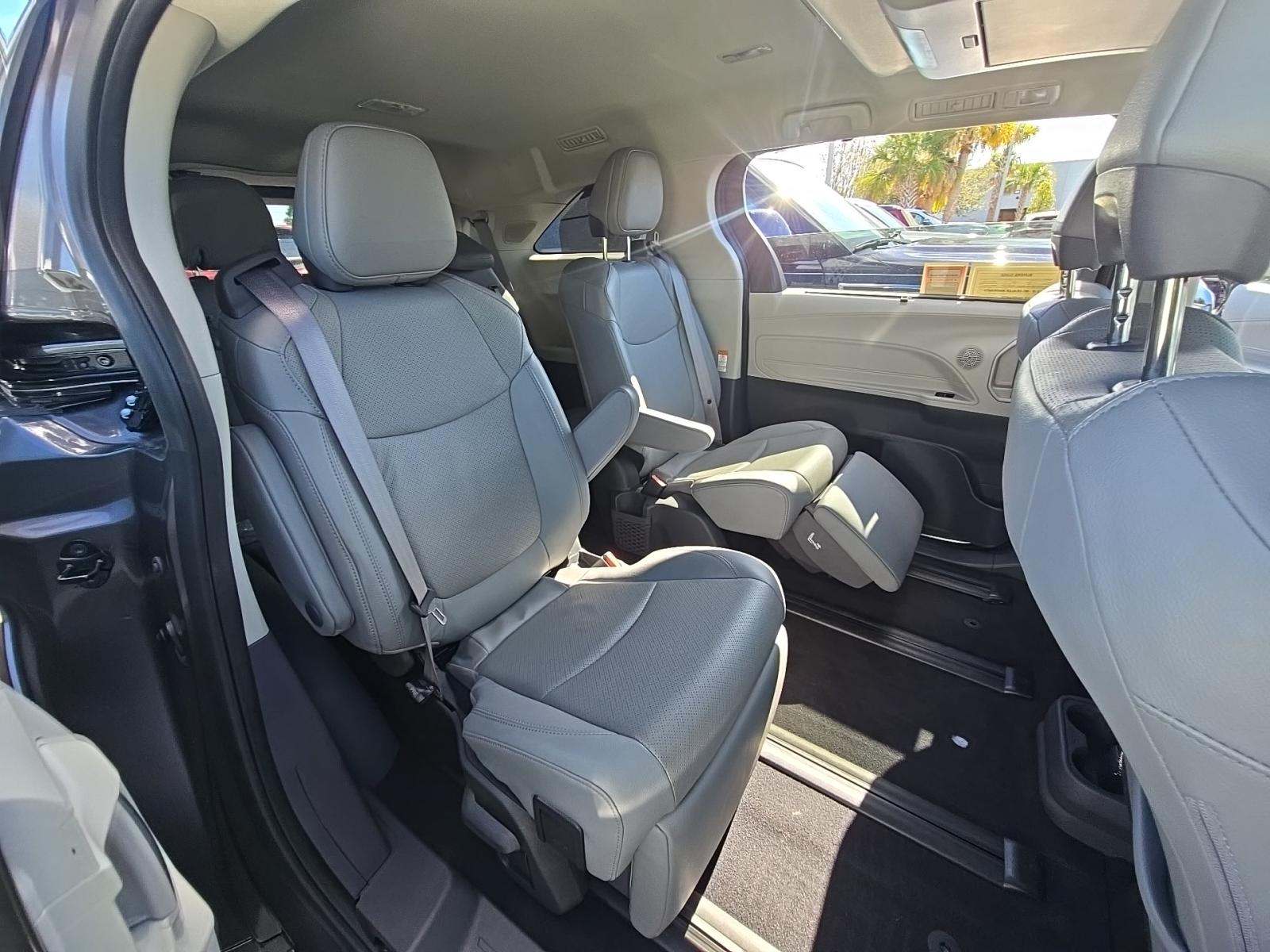 2024 Toyota Sienna Limited FWD