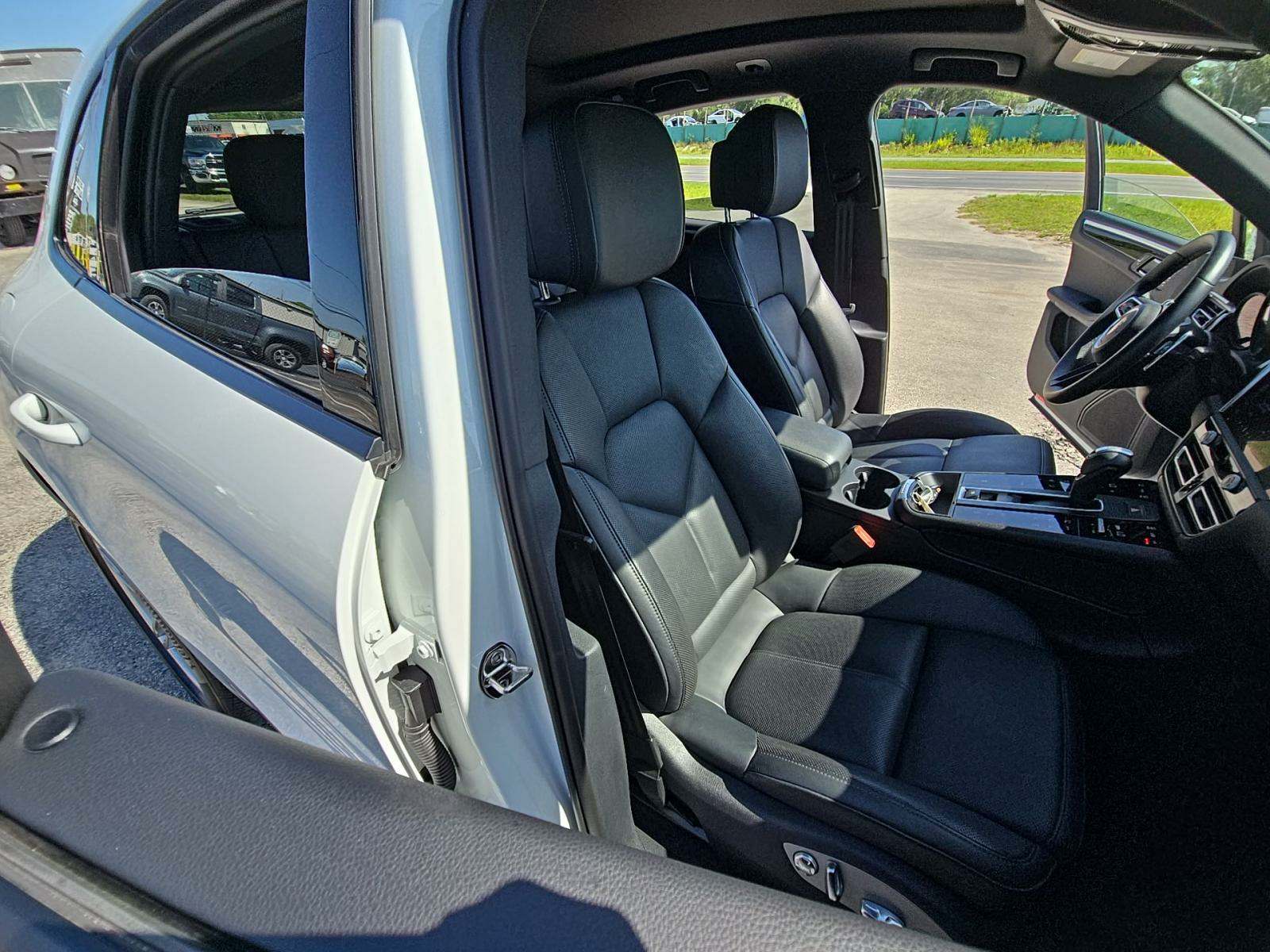 2024 Porsche Macan Base AWD