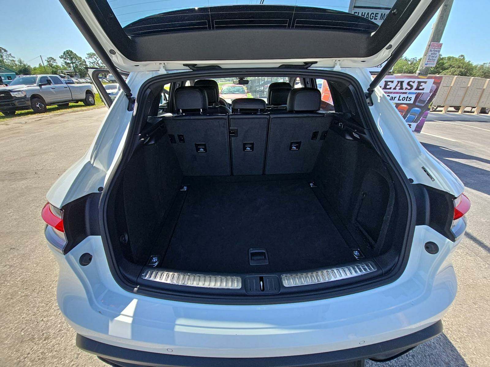 2024 Porsche Macan Base AWD