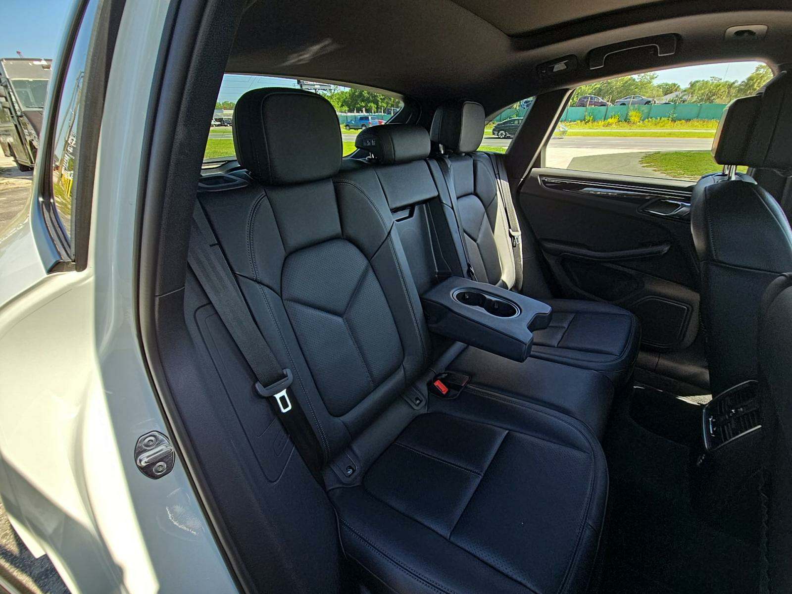 2024 Porsche Macan Base AWD