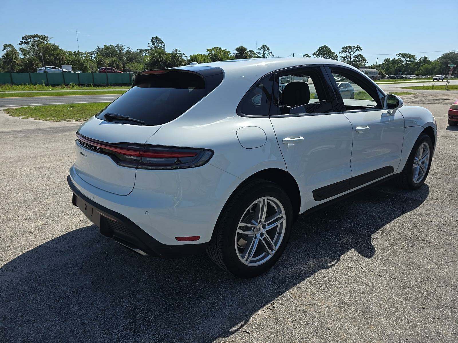 2024 Porsche Macan Base AWD
