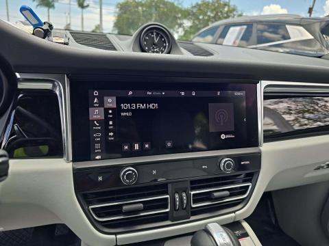 2022 Porsche Macan Base AWD