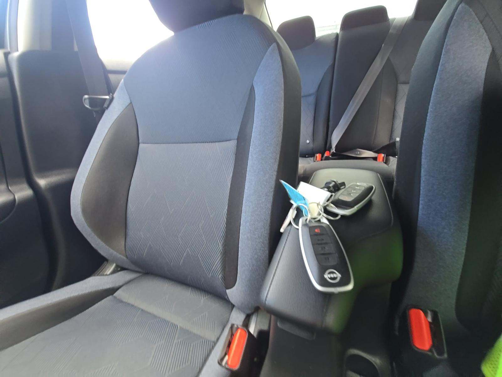 NISSAN VERSA - 8