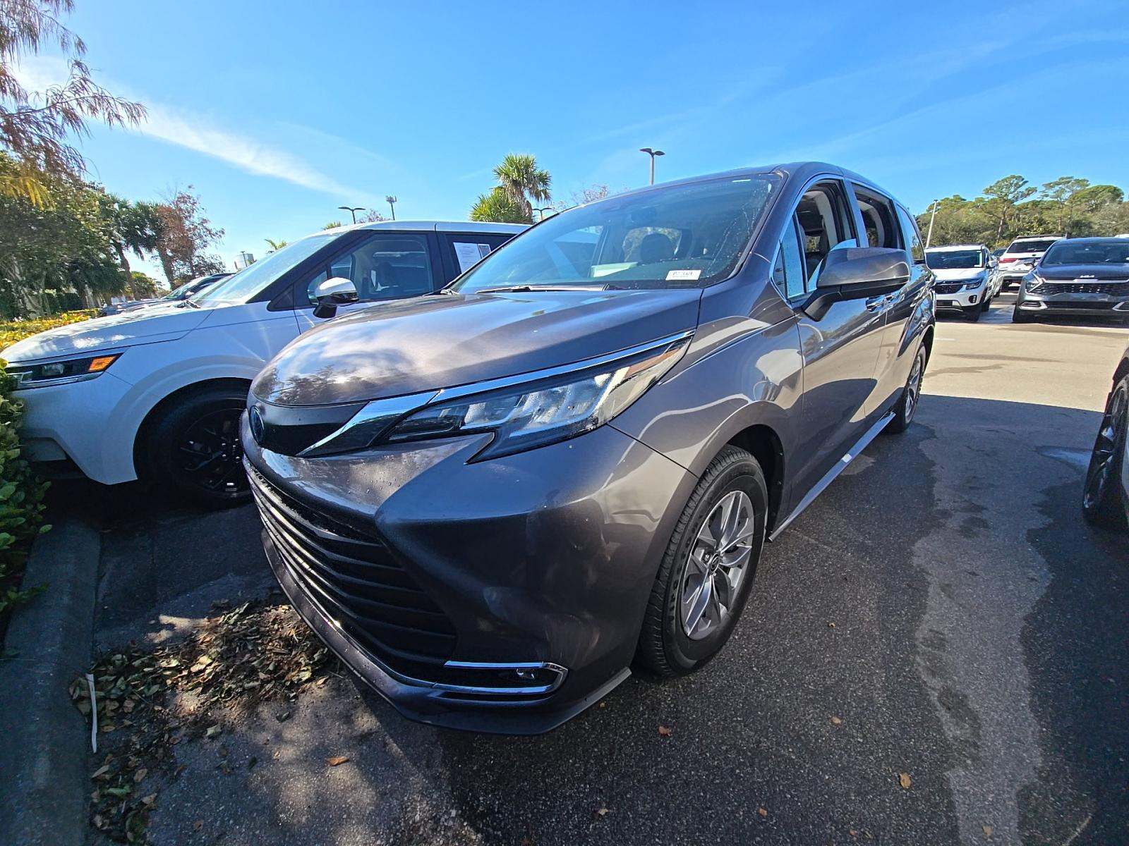 2023 Toyota Sienna XLE FWD