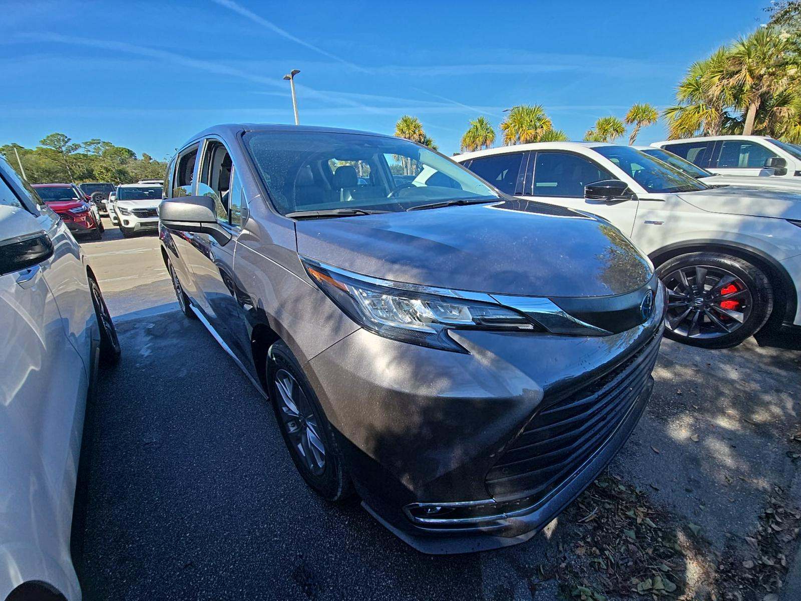 2023 Toyota Sienna XLE FWD