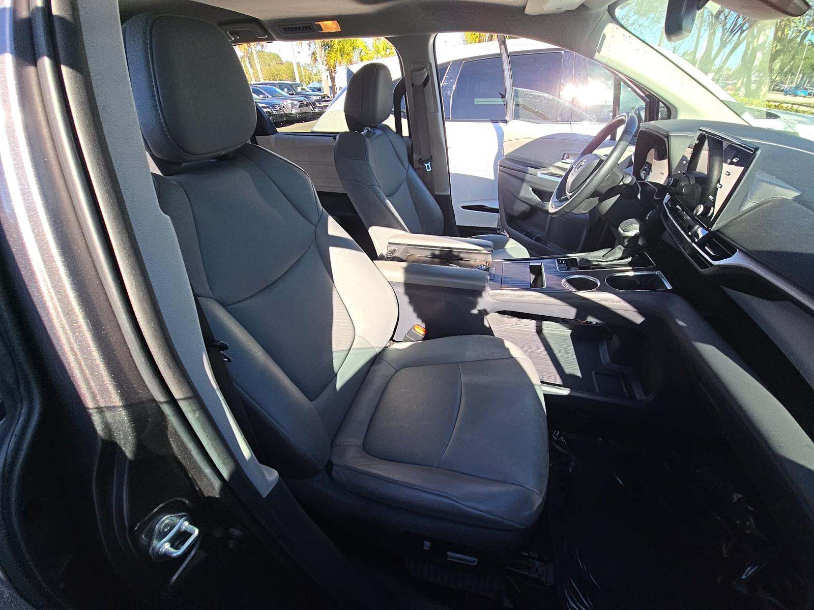 2023 Toyota Sienna XLE FWD