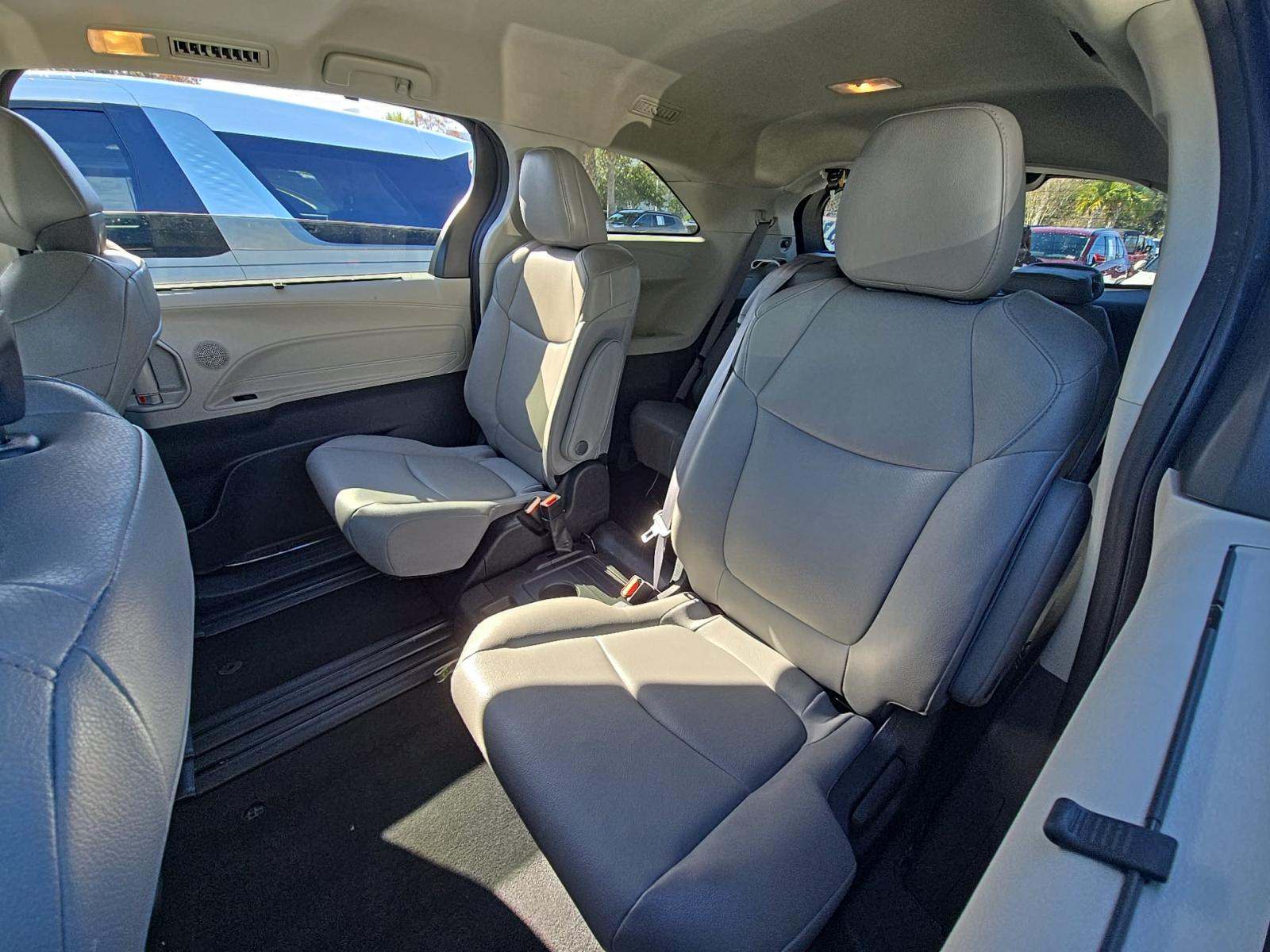 2023 Toyota Sienna XLE FWD