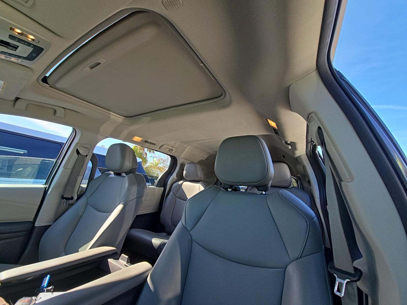 2023 Toyota Sienna XLE FWD