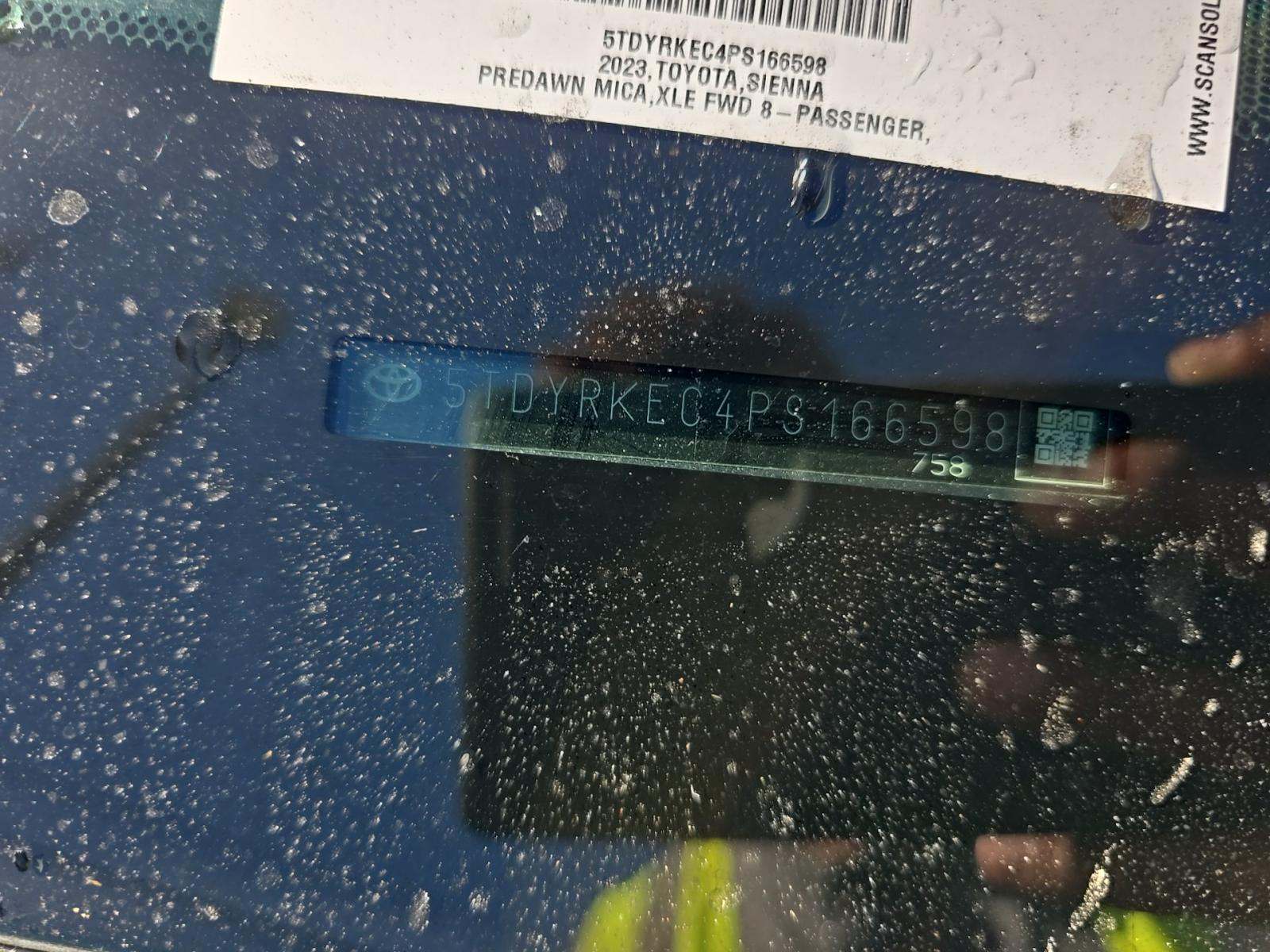 2023 Toyota Sienna XLE FWD