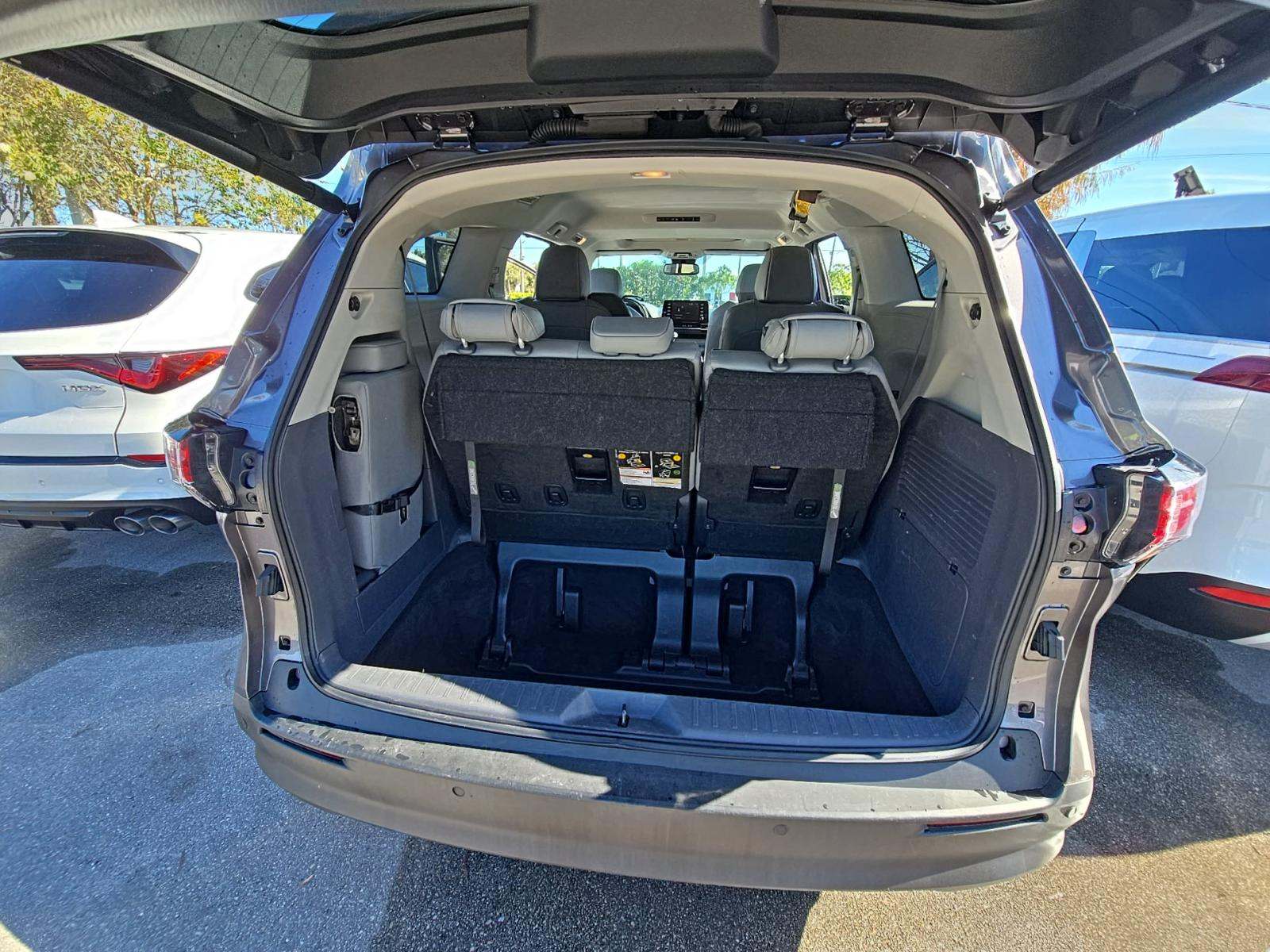 2023 Toyota Sienna XLE FWD