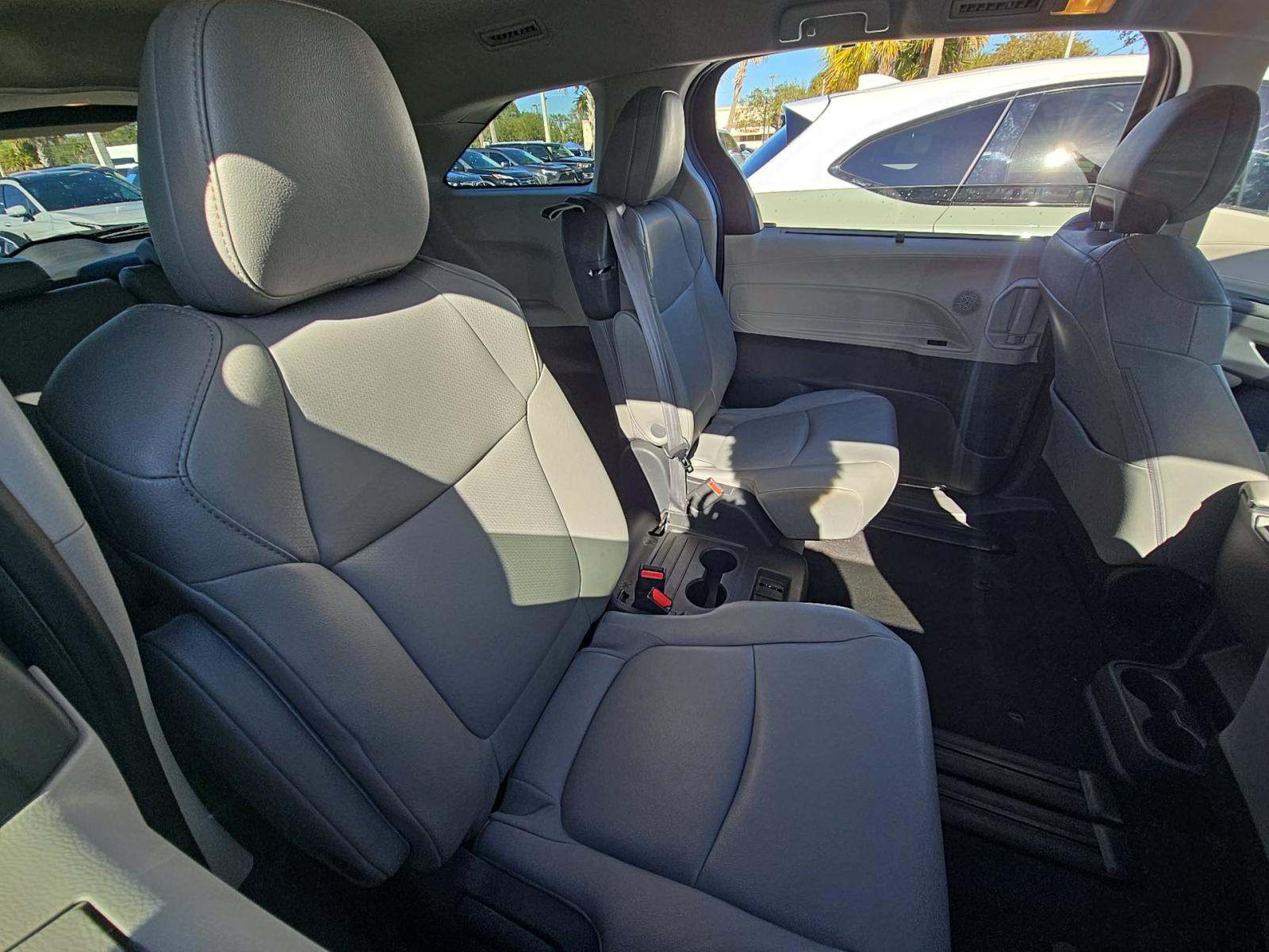 2023 Toyota Sienna XLE FWD