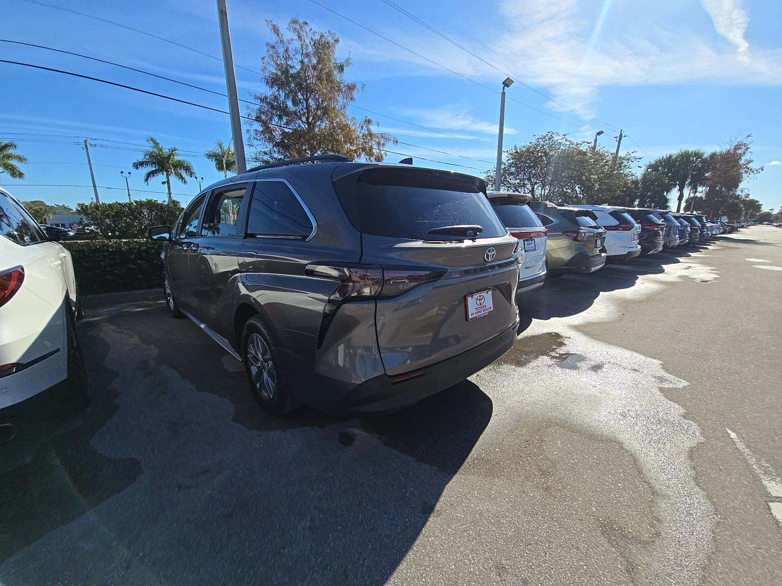 2023 Toyota Sienna XLE FWD