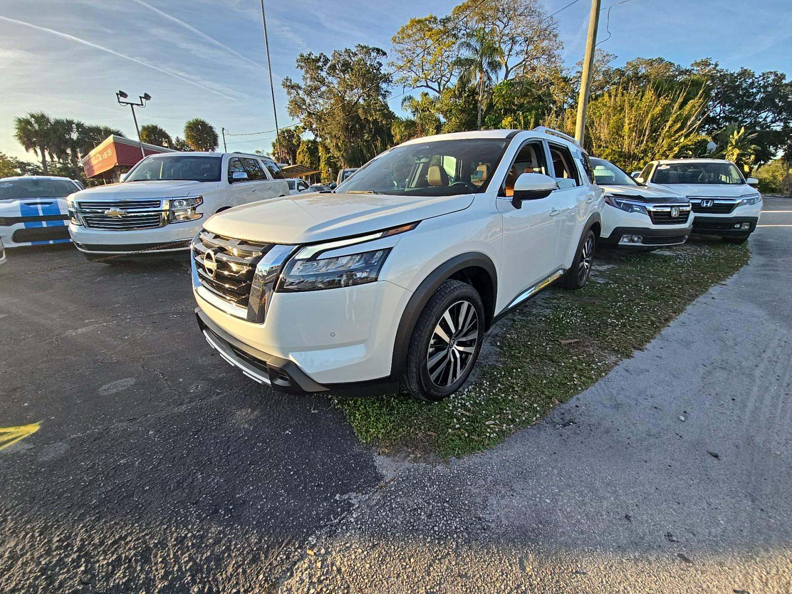 2025 Nissan Pathfinder Platinum FWD
