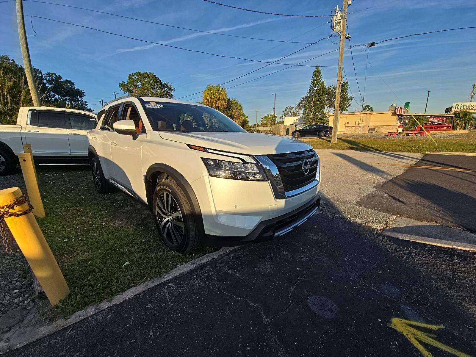 2025 Nissan Pathfinder Platinum FWD