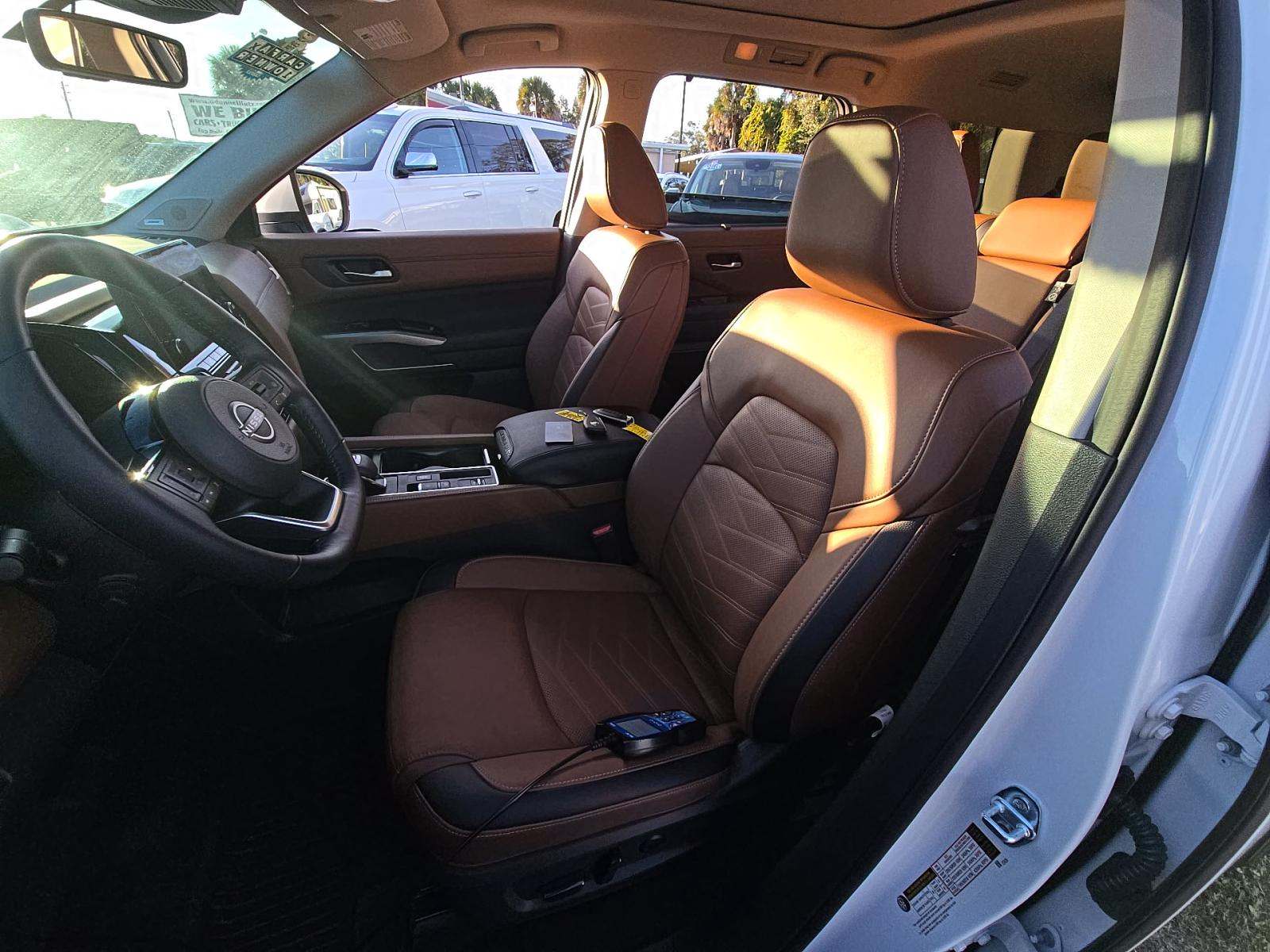 2025 Nissan Pathfinder Platinum FWD