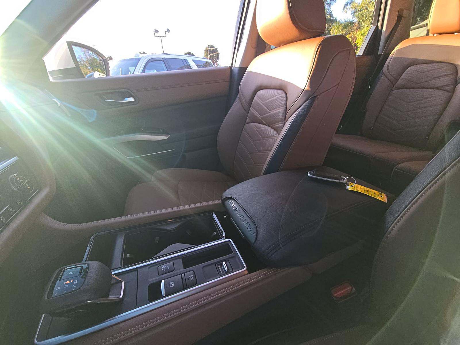 2025 Nissan Pathfinder Platinum FWD