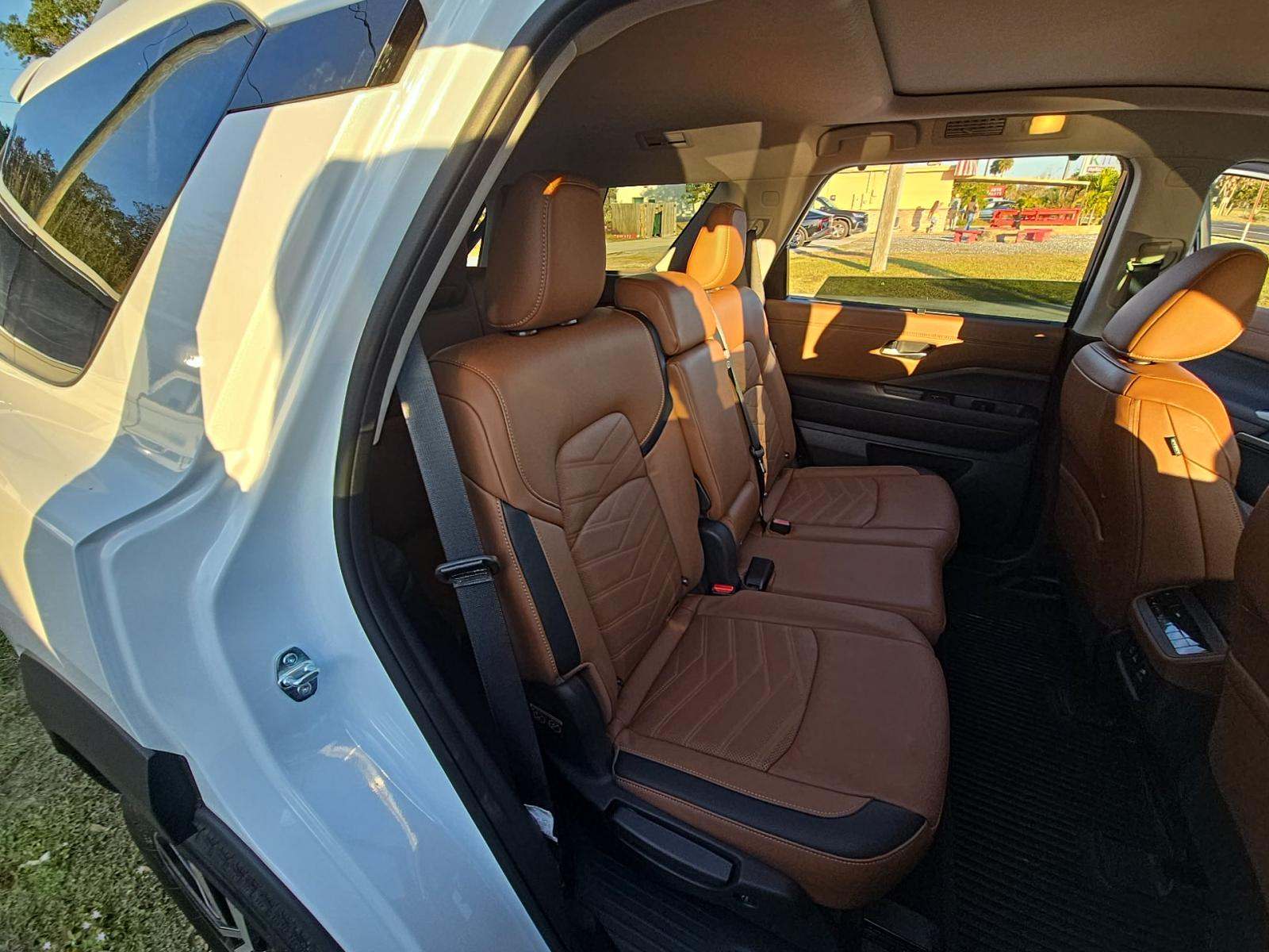 2025 Nissan Pathfinder Platinum FWD