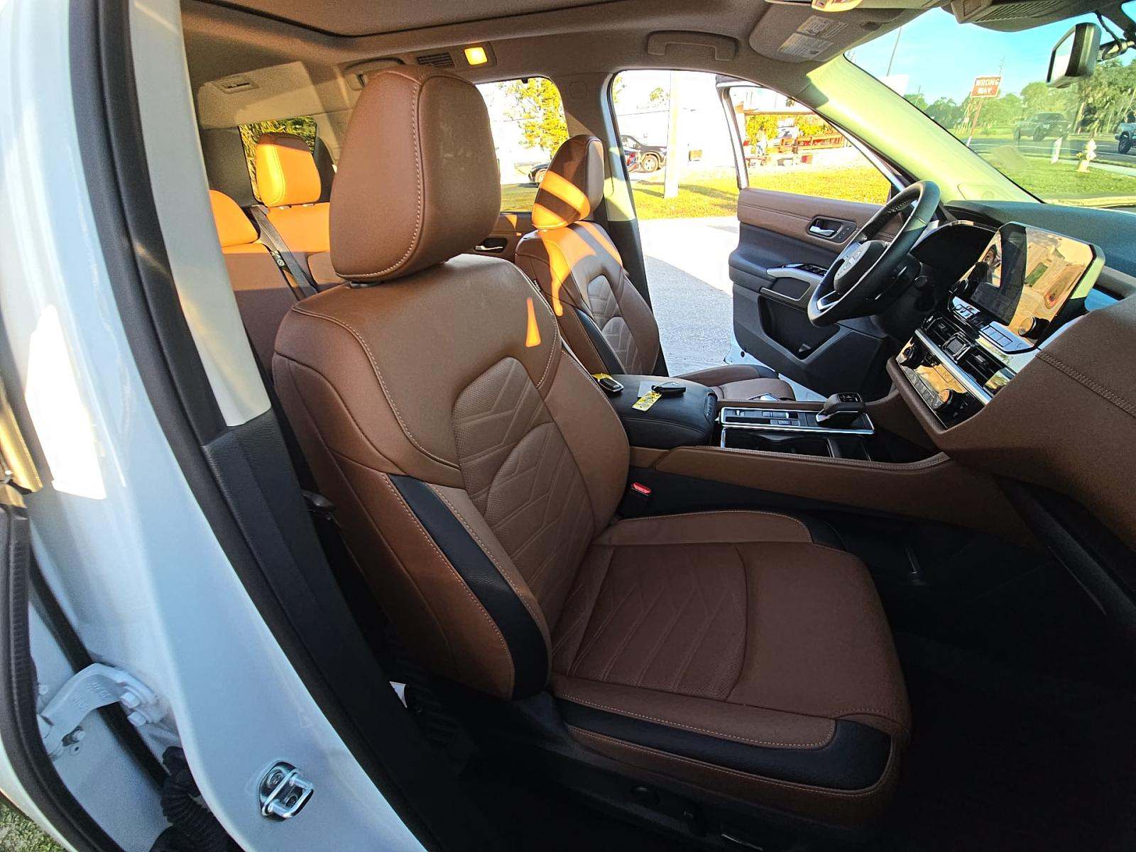 2025 Nissan Pathfinder Platinum FWD