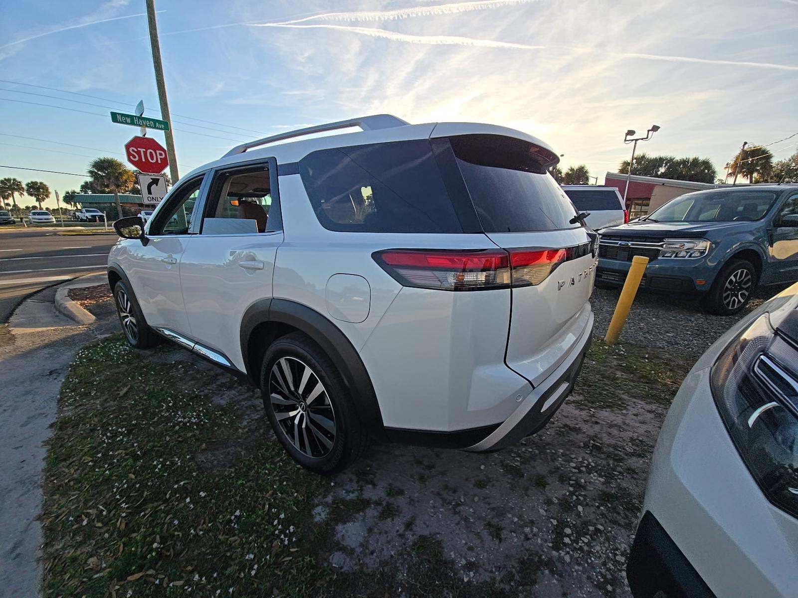 2025 Nissan Pathfinder Platinum FWD