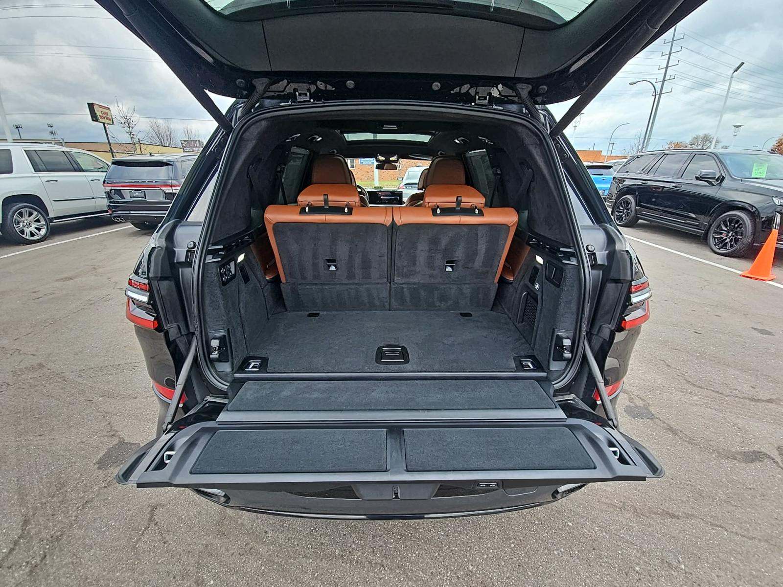 2023 BMW X7 M60i AWD