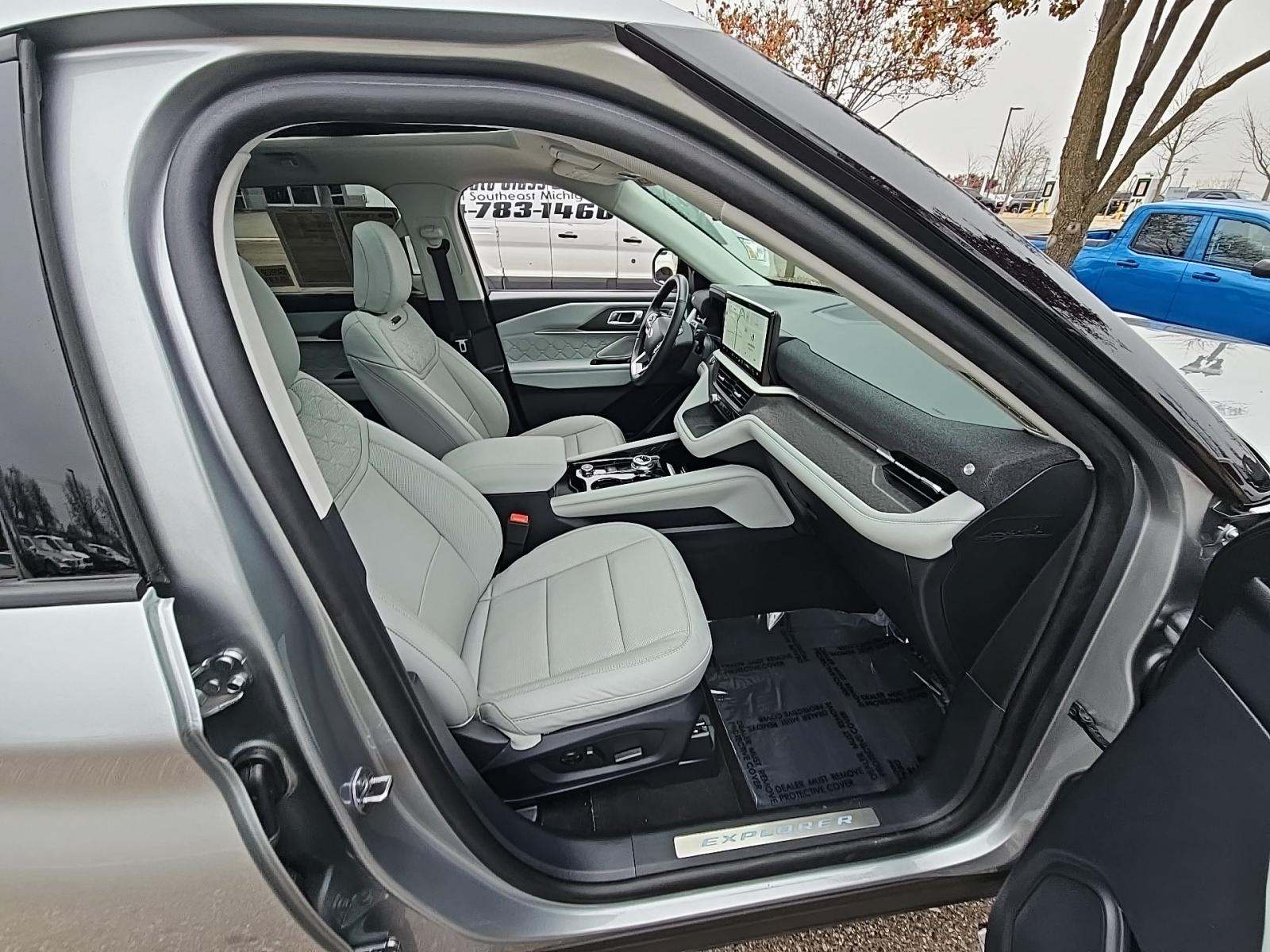 2025 Ford Explorer Platinum AWD