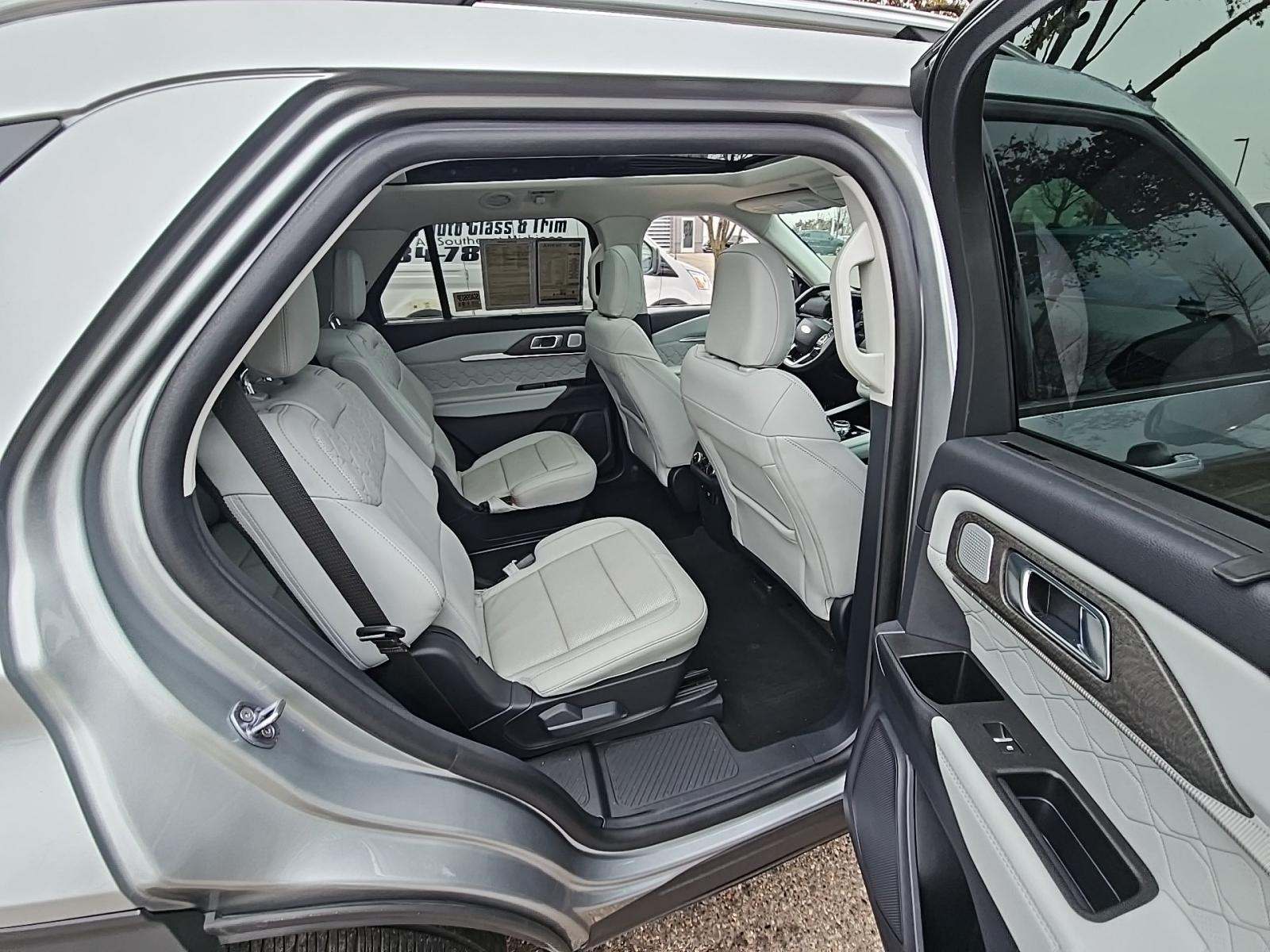 2025 Ford Explorer Platinum AWD