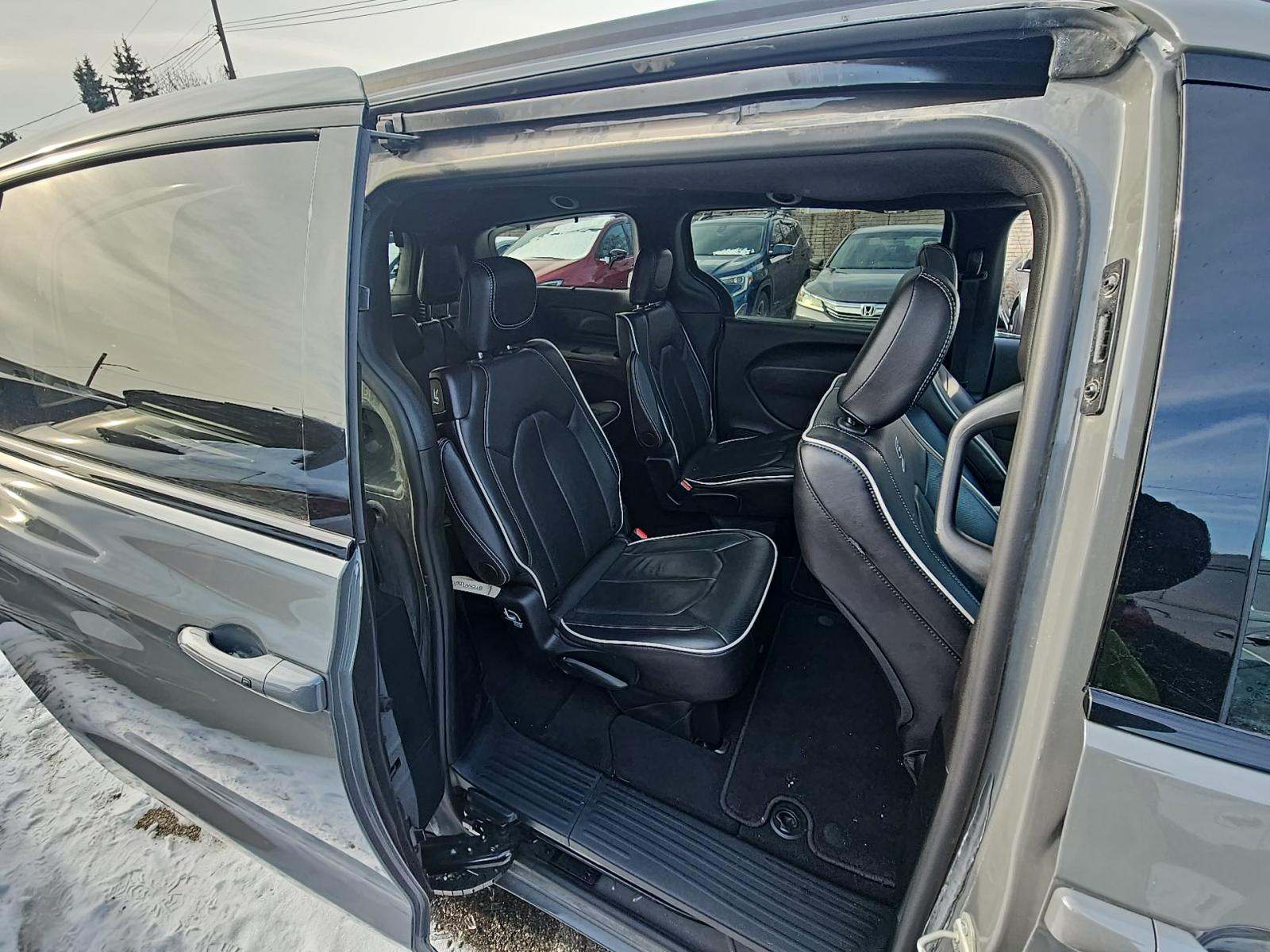 2025 Chrysler Pacifica Limited FWD