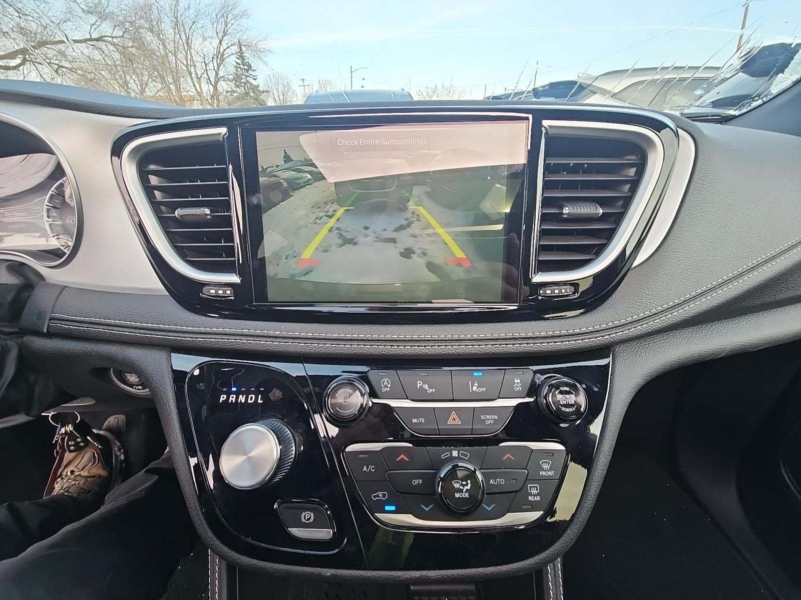 2025 Chrysler Pacifica Limited FWD