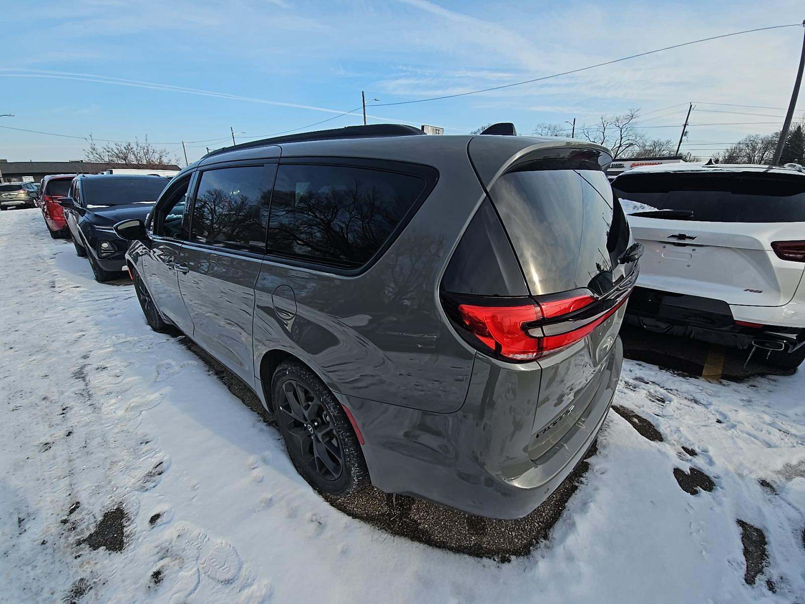 2025 Chrysler Pacifica Limited FWD