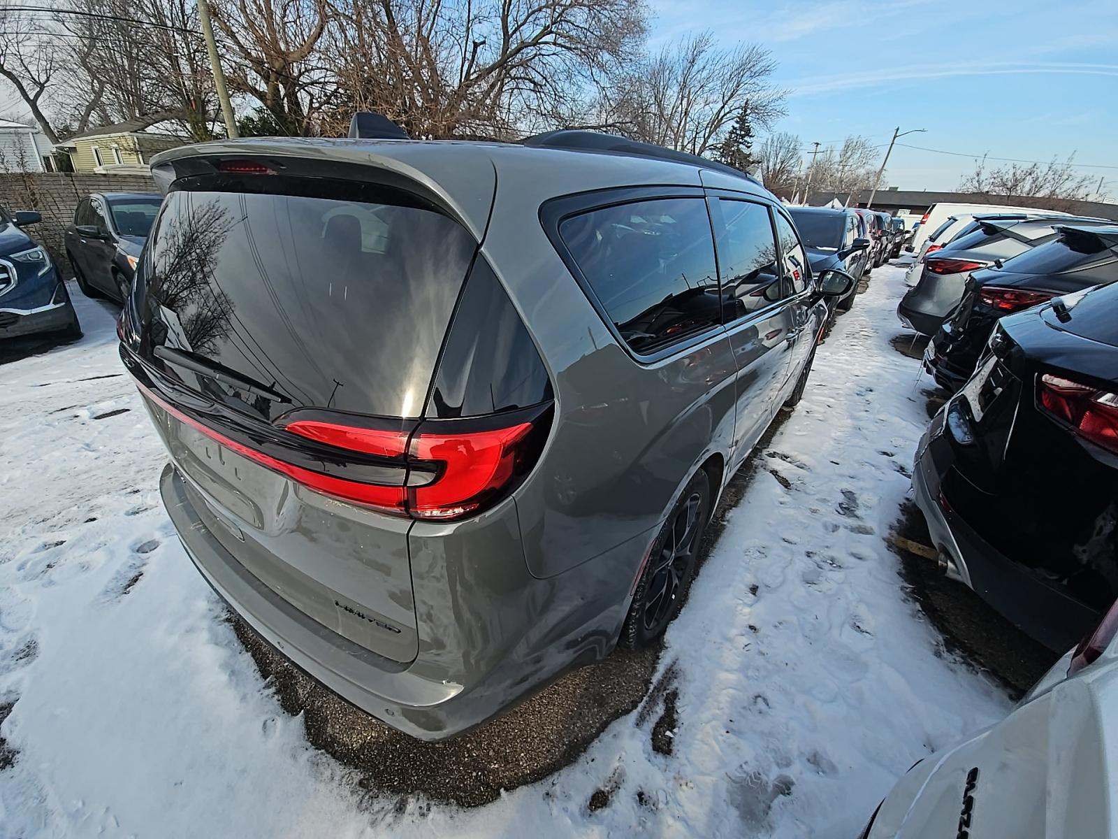 2025 Chrysler Pacifica Limited FWD