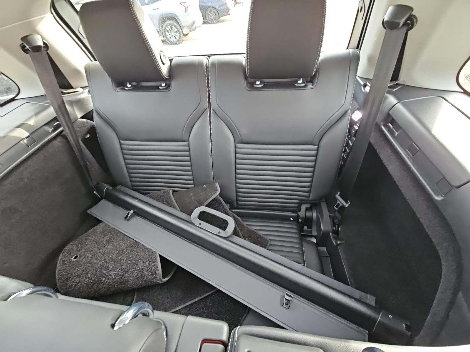 2024 Land Rover Discovery S AWD