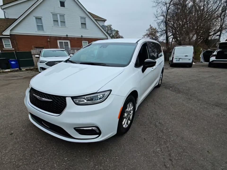 2025 Chrysler Pacifica Select FWD