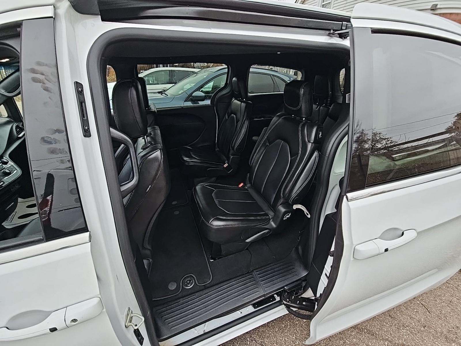 2025 Chrysler Pacifica Select FWD