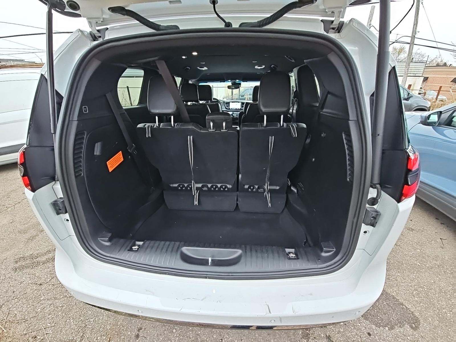 2025 Chrysler Pacifica Select FWD