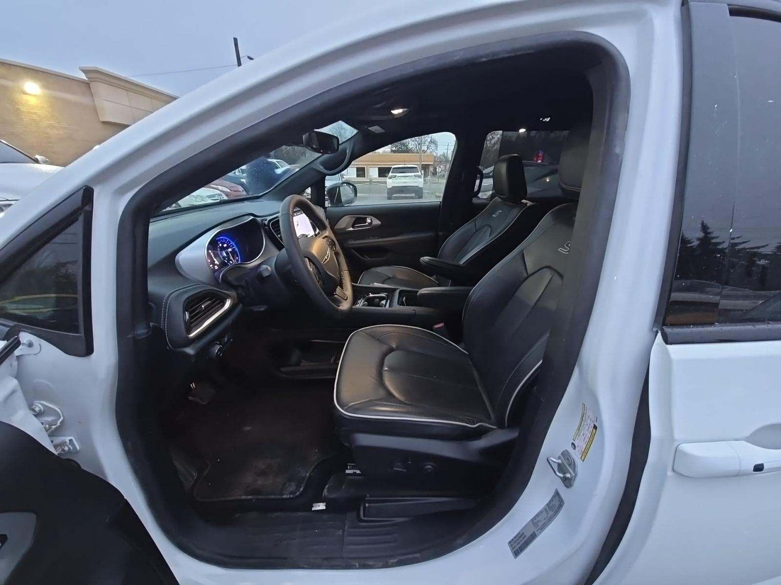 2025 Chrysler Pacifica Limited FWD