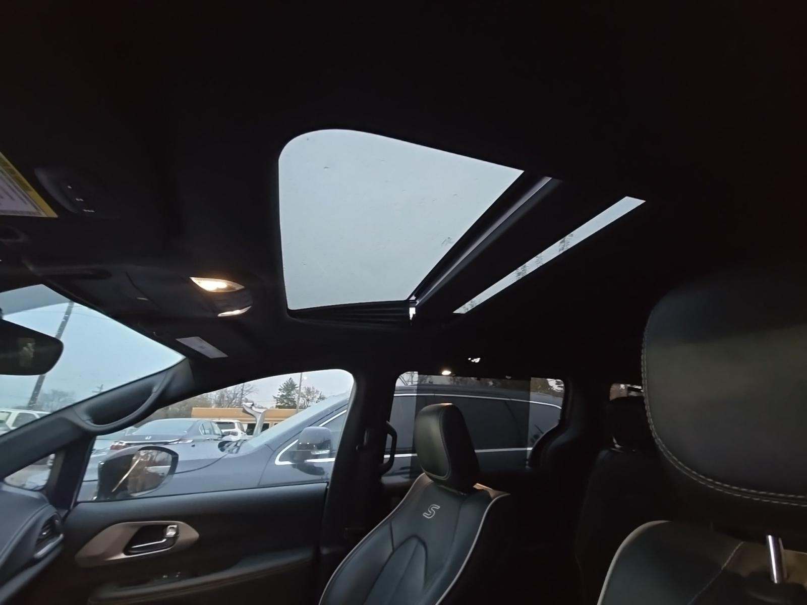 2025 Chrysler Pacifica Limited FWD