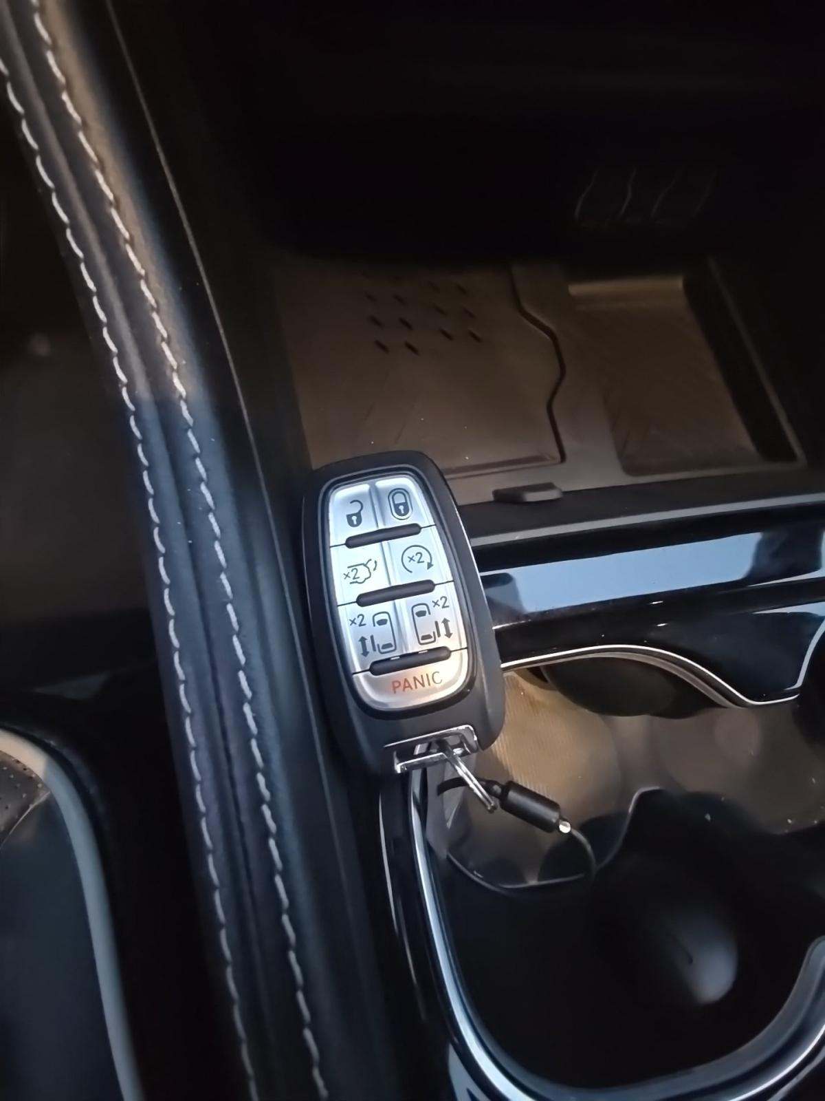 2025 Chrysler Pacifica Limited FWD