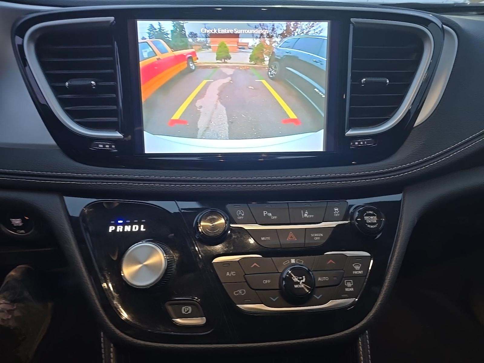 2025 Chrysler Pacifica Limited FWD